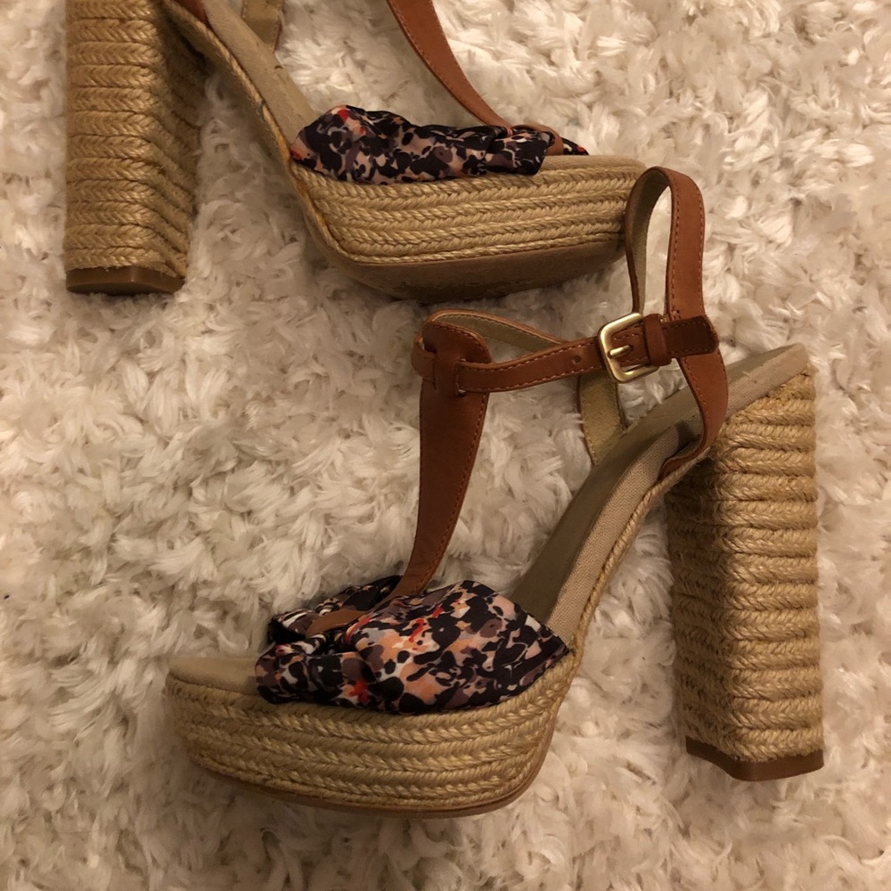 Strappy Floral Tan and Navy Heels - Size 8
